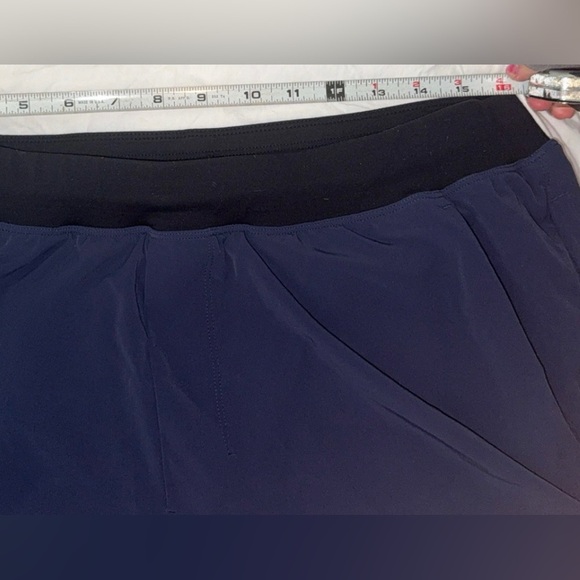 Preowned Lululemon License To Train Short (Impact) 9.5"  linerless Medium - Picture 7 of 7